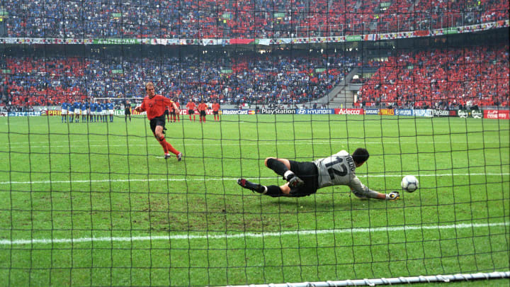 Γνωρίζατε ότι… στον ημιτελικό του Euro-2000 η Ολλανδία έχασε 5 πέναλτι απέναντι στην Ιταλία;